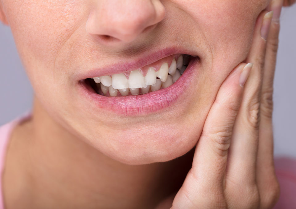 硬いものや歯ぎしり・食いしばりに注意